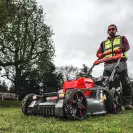 Акумулаторна косачка MILWAUKEE M18 F2LM53-0, 18+18V, 2.0-12Ah, Li-Ion, 530мм, самоходна, безчетков - small, 239722