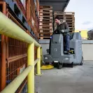 Седлова подопочистваща машина KARCHER KM 100/120 R Bp, 24V, -Ah, 120л, 730мм, 6000м2 - small, 236604