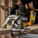 Акумулаторен циркулярен трион DEWALT DCS565P2-QW, 18V, 5.0Ah, Li-Ion, ф165х20мм, 4950об/мин, безчетков - small, 240026