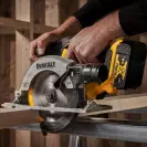 Акумулаторен циркулярен трион DEWALT DCS565P2-QW, 18V, 5.0Ah, Li-Ion, ф165х20мм, 4950об/мин, безчетков - small, 240028